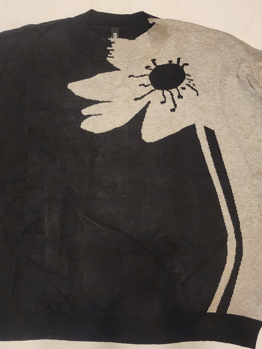 STYLEWE Black and Gray Floral Knit Sweater